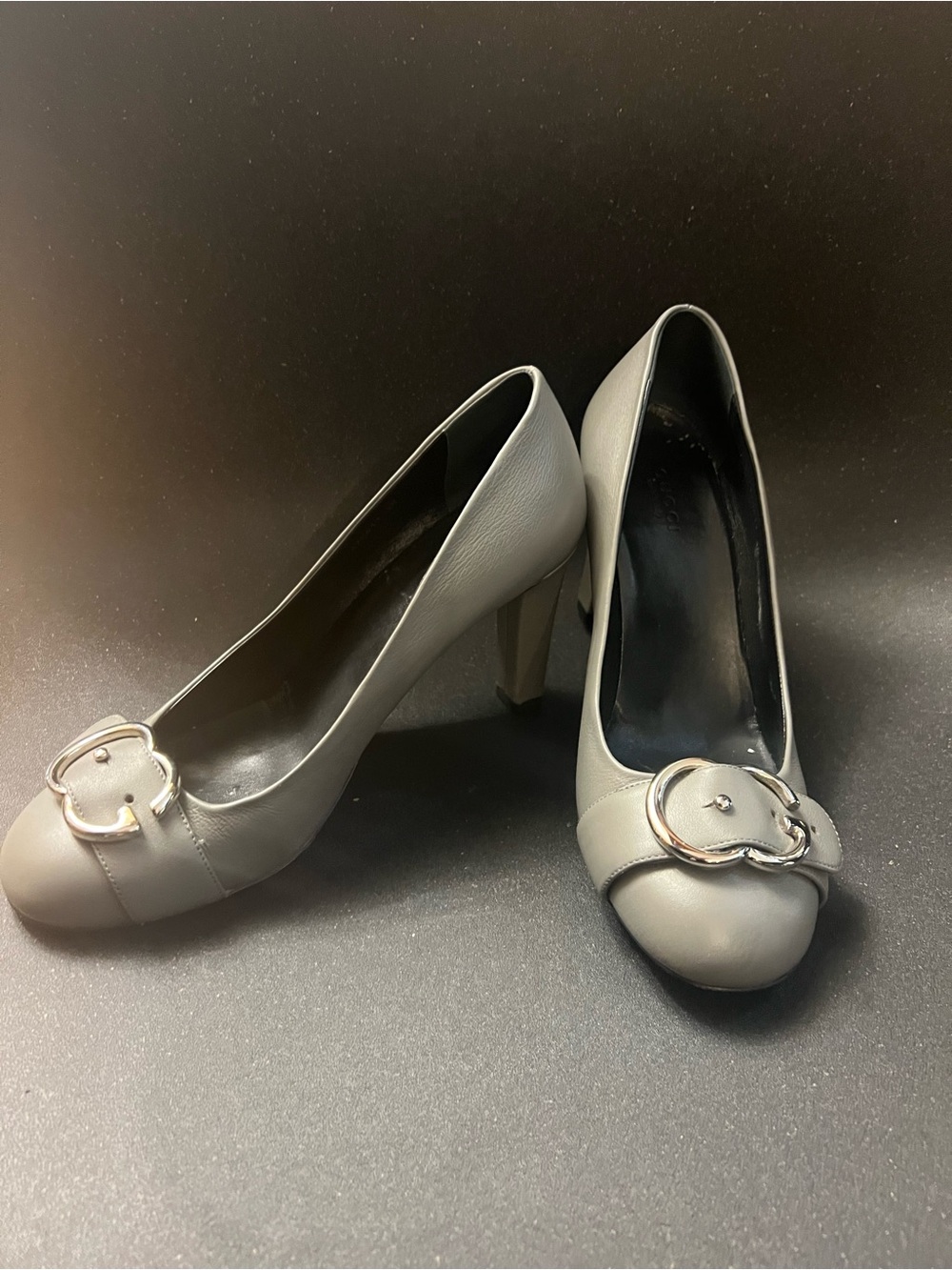 Gucci Gray Leather Round-Toe Heels with Signature Buckle